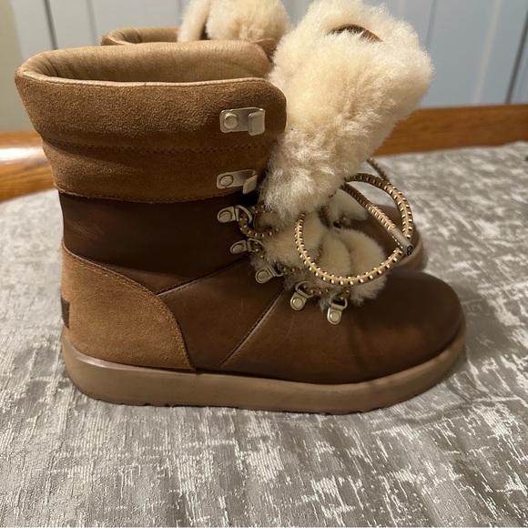 UGG  Viki Waterproof Lace Up  Boots US Sz 7.5 Brown Leather & Shearling - Picture 7 of 9